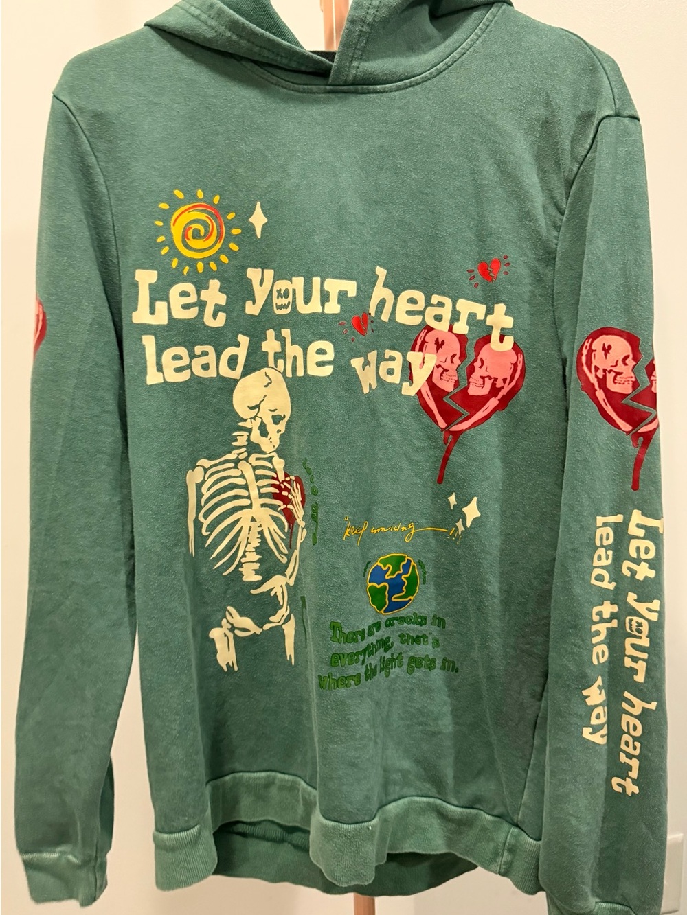 ROMWE Green Graphic Hoodie with Red & Cream Prints